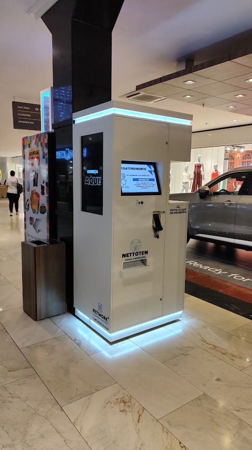 NetTotem instalado em ambiente comercial